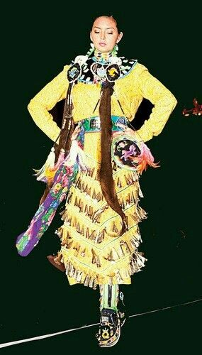 ✿⊱❣♥ GORGEOUS NATIVE AMERICAN LADY AND AN AWESOME DRESS! ♥❣⊱✿ Iroquois Longhouse, Jingle Dress Regalia, Metis Clothing, Jingle Dress Dancer, Powwow Dancers, Native Regalia, Native Beauty, Beautiful Culture, American Lady