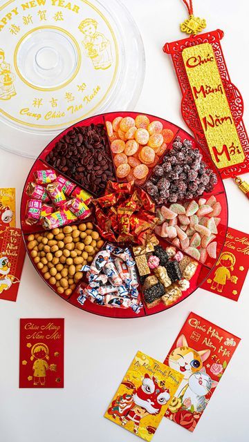 Candied Veggies, Tet Food, Chinese New Year Snacks, Lunar New Year Decoration, Vietnamese Lunar New Year, Asian Party Themes, New Year's Snacks, Candy Place, Vietnamese New Year