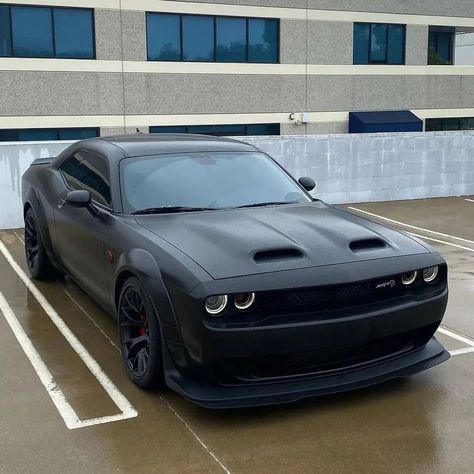 Car Banner Gif, Car Meet Aesthetic, New Car Aesthetic, Black Hellcat, Hellcat Car, Black Dodge Charger, Dodge Challenger Black, Black Car Wallpaper, Trunk Ideas