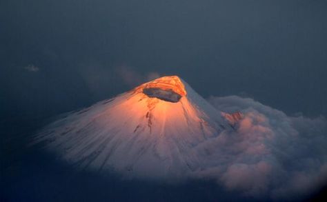 Paricutin Volcano ~ Natural Wonder of the World Paricutin Volcano, Victoria Falls Africa, Cinder Cone Volcano, Volcano Pictures, 7 Natural Wonders, Geology Rocks, Lava Flow, Arizona Usa, Seven Wonders