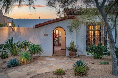 Santa Fe Style Homes Exterior, Southwestern Home Exterior, Santa Fe Ranch, Santa Fe Style Decor, Southwestern Homes, Santa Fe Style Homes, Rancho Santa Fe California, Nevada Homes, Santa Fe Home