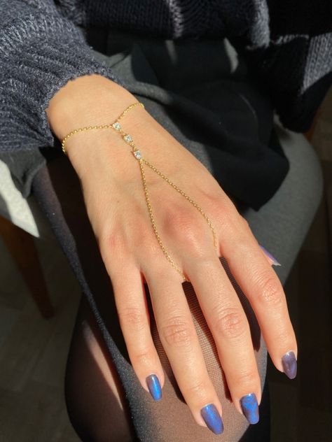 https://www.atelierljune.com Minimalist Accessories Jewellery, Spring Jewelry Trends, Hand Chain Jewelry, Hand Chain Bracelet, Fancy Jewelry Necklace, Preppy Jewelry, Pretty Jewelry Necklaces, Fancy Jewellery Designs, Spring Jewelry