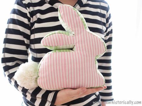 Diy Bunny Crafts, Crafts For Easter, Gerald The Giraffe, Bunny Sewing, Large Bunny, Diy Bunny, Bunny Pillow, Paper Bunny, Bunny Templates