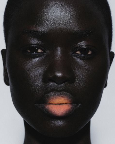 Emotions are moving so fast #beauty #makeup #gradient #mat #orange #peach #peachfuzz #coloroftheyear #pantone | Instagram Dark Skin Models, Peach Makeup, Avant Garde Makeup, Dark Skin Beauty, Beauty Shoot, Peach Fuzz, Dark Skin Makeup, Kiss Makeup, Editorial Makeup