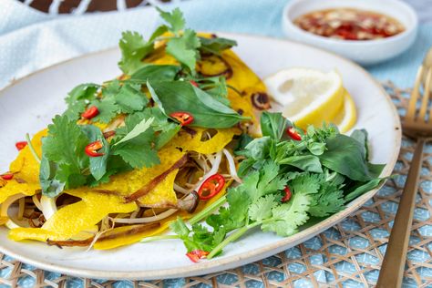 Vegan Vietnamese Crepes (Banh Xeo) Vietnamese Crepes, Vegan Vietnamese, Banh Xeo, Asian Inspiration, Crepe Recipes, Cooking For One, Veg Recipes, Taste Testing, Main Meals