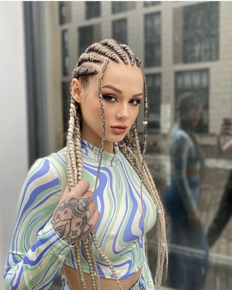 Goddess Braids White Girl, Wavy Weave Hairstyles, White Girl Braids, Long Weave Hairstyles, Straight Weave Hairstyles, Beautiful Dreadlocks, Goddess Braids Hairstyles, Braids Hairstyles Pictures, Effortless Hairstyles