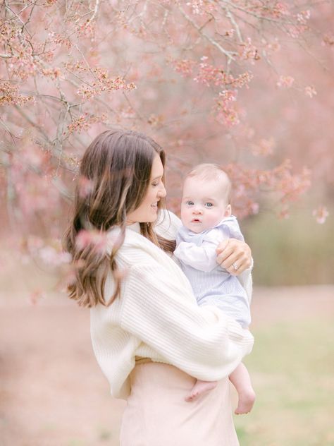 Pastels for cherry blossom portraits is a great choice. Cherry Blossom Pictures Family, Cherry Blossom Family Photos, Cherry Blossom Photoshoot Family, Mommy And Me Cherry Blossoms, Maternity Cherry Blossom Photography, Cherry Blossom Portrait, Cherry Blossom Photography Photo Shoot, Evening Flowers, Blossom Outfit