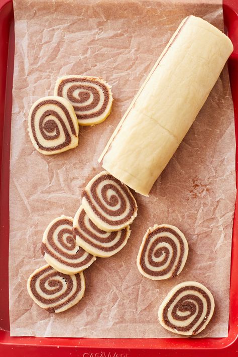 Easy roll, slice, and bake homemade pinwheel cookies are a real show stopper! #christmascookies #pinwheelcookies #homemadepinwheelcookies #sliceandbake #cookierecipe How To Make Pinwheels, Pinwheel Cookies Recipe, Pinwheel Cookies, Bigger Bolder Baking, Sugar Free Baking, Baking Cookbooks, Cookie Recipes Homemade, Gel Food Coloring, Christmas Breakfast