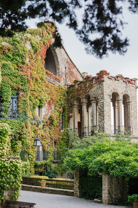 La Baronia Wedding Photography | Barcelona Wedding Photographer Paris Wedding Venue, Hacienda Wedding, Barcelona Wedding, Fairytale Aesthetic, Wedding Reception Design, Wedding Spain, Dream Venue, Lake Como Wedding, Villa Wedding