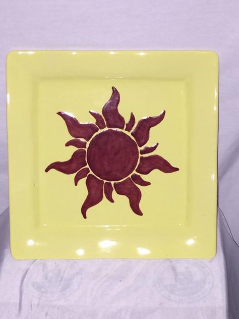 Disney inspired plate! Disney Pottery Ideas, Disney Ceramics Ideas, Disney Ceramic Painting Ideas, Beauty And The Beast Pottery, Disney Plate, Vintage Nails, Disney Inspired, Pottery Painting, Ceramic Painting