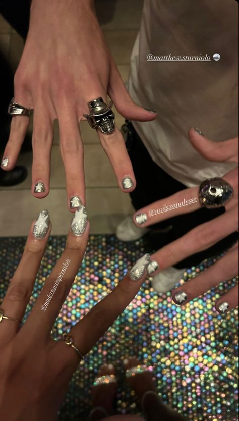 Sturniolo Inspired Nails, Sturniolos Aesthetic, Matt Sturniolo Nails, Sturniolo Triplets Nails, Youtube Shifting, Sturniolo Nails, Sturniolo Triplets Aesthetic, Matt Sturniolo Aesthetic, Nail Ideas For Couples