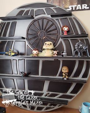 Funko Storage, Action Figure Shelf, Funko Display Ideas, Figure Shelf, Star Wars Furniture, Star Wars Boys Room, Star Shelf, Funko Pop Shelves, Star Wars Bathroom