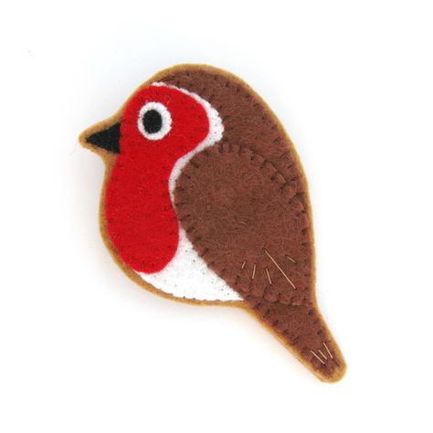 The first of my bird patterns is now in my shop! With my robin pattern you can learn to sew robin brooches and ornaments, and I've included an embroidery pattern, too. Felt Robin, Felt Crafts Christmas, Christmas Embroidery Patterns, Felt Christmas Decorations, Ornament Tutorial, Forest School, Felt Birds, Felt Brooch, Felt Decorations