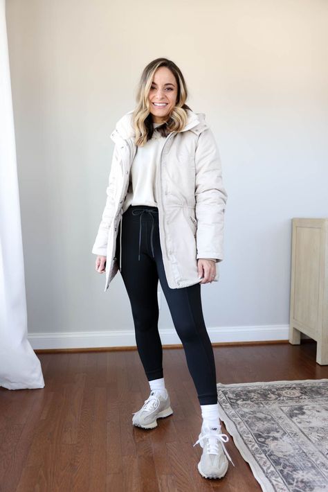 Petite-friendly leggings via pumps and push-ups blog | winter outfits | fleece lined leggings | petite style Mini Uggs Outfit, Mini Uggs, Street Leggings, Fashion Leggings Outfits, Leggings Outfits, Fleece Lined Leggings, Lined Leggings, Petite Style, Uggs Outfit