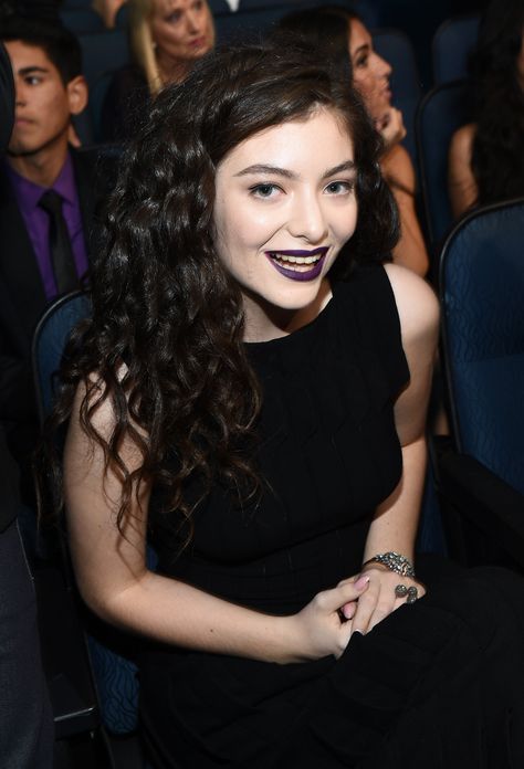 Californian Hair, Lorde Hair, Lipstick Inspiration, Dark Curly Hair, Perfect Dark, Dark Lipstick, Curly Hair Women, Dark Lips, Va Va Voom