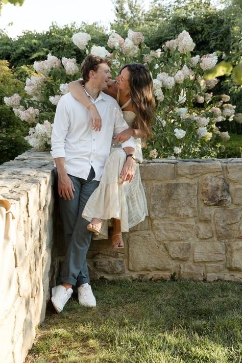 Spring Engagement Pictures, Spring Engagement Photos Outfits, Spring Home Decor Ideas, Middleburg Virginia, Engagement Shoots Poses, Casual Engagement Photos, Engagement Shoot Outfit, Picnic Engagement, Engagement Picture Outfits