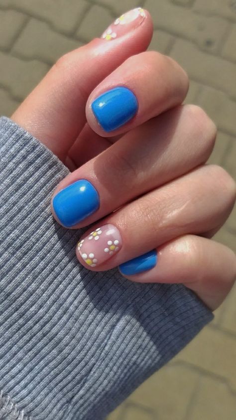 manicure design for short nails chamomile blue aesthetics Chamomile Nail Design, Design For Short Nails, Blue Aesthetics, Manicures Designs, Short Nails, Nail Design, Manicure, Nail Designs, Nails