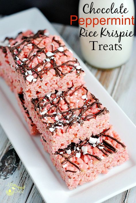 Peppermint Rice Krispie Treats, Easy Holiday Dessert, Peppermint Recipes, Baking Easy, Peppermint Chocolate, Easy Holiday Desserts, Desserts Christmas, Krispie Treats Recipe, Cereal Treats