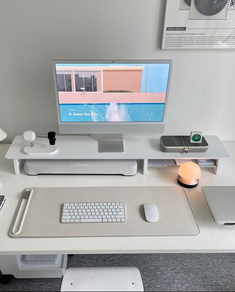 White Gaming Monitor, Mac Office Setup, Imac M1 Desk Setup, Imac Setup Aesthetic, Apple Desk Setup, Desktop Setup Aesthetic, House Visualisation, College Desk Setup, Imac Office