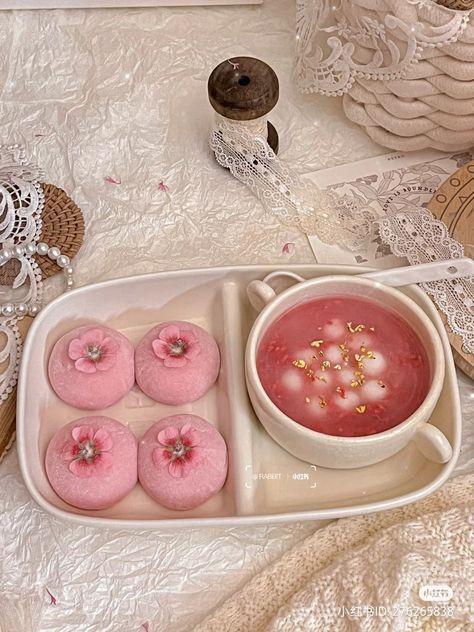 Princess Courtney, Princess Food, Diy Crochet Flowers, Yummy Comfort Food, Food Display, Pink Vibes, Kawaii Food, Cute Food, Diy Crochet