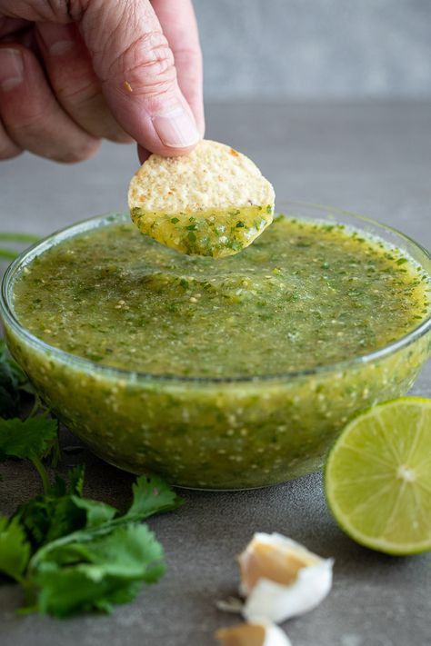 Spicy Roasted Salsa Verde Recipe Spicy Ranch Dressing Recipe, Spicy Green Salsa, Roasted Salsa Verde Recipe, Roasted Salsa Verde, Green Salsa Recipe, Tomatillo Salsa Recipe, Green Tomato Salsa, Spicy Ranch Dressing, Dressing Simple