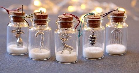 Test Tube Crafts, Christmas Ideas For Boyfriend, Tiny Jars, Christmas Food Gifts, Modern Christmas Tree, Farmhouse Christmas Tree, Alternative Christmas Tree, Mini Jars, Ribbon On Christmas Tree