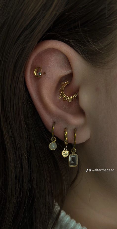 Daith Curated Ear, Piercings Oor, Ear Designs, Minimalist Ear Piercings, Handmade Jewelry Business, Cool Ear Piercings, Pretty Ear Piercings, Cool Piercings, Cute Ear Piercings