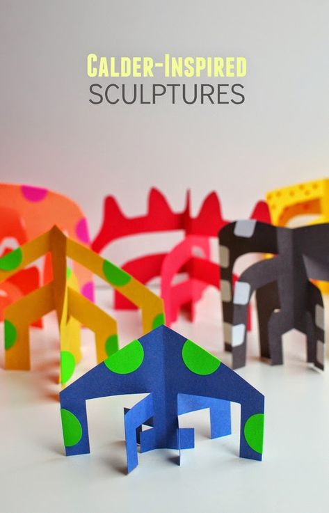 Easy Kids art idea- Make Calder-inspired paper sculptures! Classe D'art, 3d Art Projects, Sculpture Lessons, Easy Art For Kids, Paper Sculptures, Sculpture Projects, Elementary Art Projects, Homeschool Art, Art Lessons Elementary