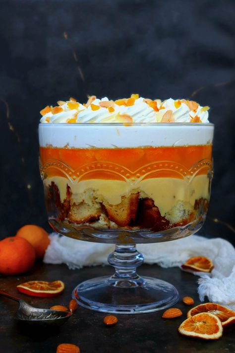 Panettone Orange & Almond Trifle | The Marmalade Teapot Mandarin Orange Trifle, Almond Trifle, Krampus Party, Orange Trifle, Dessert Trifle, Trifle Bowl Recipes, British Pudding, Fruit Custard, Easy Puddings