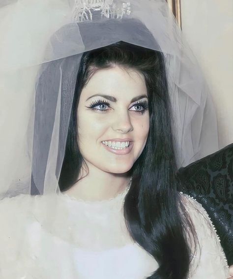 Priscilla Presley Wedding, Celebrity Wedding Hair, Celebrity Wedding Makeup, Wedding Hairstyles And Makeup, Bridal Hair Veil, Wedding Crashers, Elvis And Priscilla, Priscilla Presley, Beauty Looks