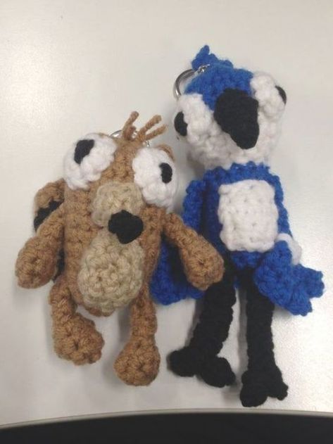 Regular Show: Mordecai and Rigby crochet (amigurumi) guy or keychain Regular Show Mordecai, Crochet Figures, Mordecai And Rigby, Crochet Character Hats, Bullet Journal Paper, Stamped Spoons, Regular Show, Bedroom Crafts, Face Painting Designs