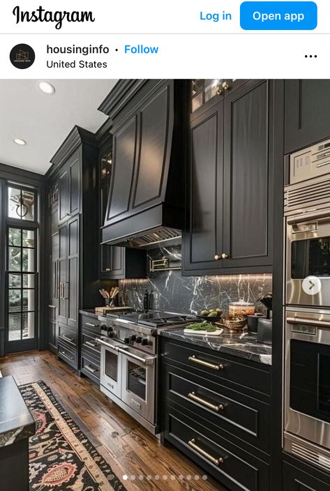 Luxury Black Kitchen, Kitchen With Black Cabinets, Dark Kitchen Ideas, Best Countertops, French Style Kitchen, Black Kitchen Design, Black Modern Kitchen, Modern Black Kitchen, Retro Revival