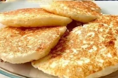 Flourless pancakes with fluffy Flourless Pancakes, Healthy Breakfast Diet, Healthy Flour, Cottage Cheese Pancakes, Cheese Pancakes, Berry Sauce, Diet Breakfast, Homemade Pancakes, Tasty Pancakes