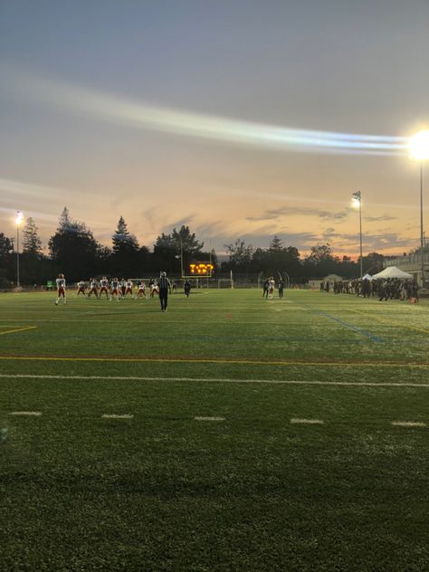 american highschool football game with sunset in the background Rivals Series, American Football Aesthetic, Kandi Steiner, Football Aesthetic, Ocean Eyes, Red Zone, American Football Players, Time Warp, Bleachers