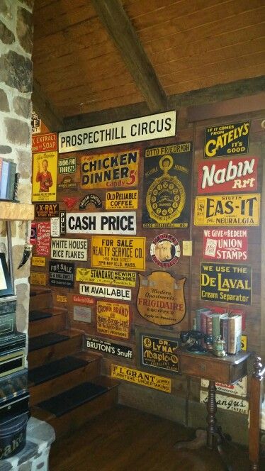 Vintage Metal Signs Kitchen Wall Decor, Vintage Metal Signs Decor, Tin Signs Diy Ideas, Grandma Painting, Shed Exterior Ideas, Vintage Signs Decor, Corrugated Metal Wall, Tin Sign Wall Decor, Spare Bathroom