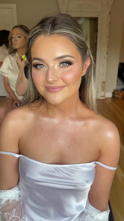 Bridal Makeup For Brunettes With Blue Eyes, Wedding Makeup For Blue Eyes Brunette Summer, Soft Natural Bridal Makeup Blue Eyes, Glowy Bridal Makeup Brunette, Glowy Bridal Makeup Hazel Eyes, Soft Glam Wedding Makeup Bridesmaids, Wedding Makeup For Dark Blue Eyes, Classic Bridesmaid Makeup, Wedding Makeup Spring Brides