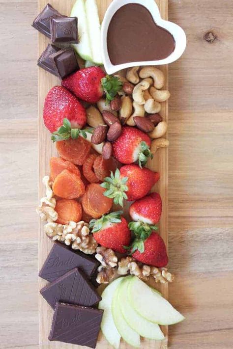 Healthy Dessert Platter by Dossier Blog and other great party food ideas Dessert Platter, Party Food Platters, Veggie Tray, Living Healthy, God Mat, Party Platters, Cheese Platters, Fruit Platter, Food Platters