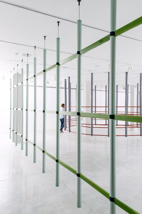 17 Screens by Ronan and Erwan Bouroullec Bouroullec Design, Dental Studio, Bouroullec Brothers, Space Dividers, Erwan Bouroullec, Retail Interior, Modular Furniture, Furniture Details, Screen Design