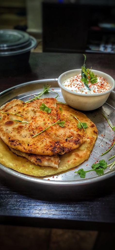 This is an Indian flat bread which is prepared with wheat flour & cottage cheese( paneer) as a stuffing. It can be served with curd, chutneys and pickle. I personally prefer to have my parathas with curd. Indian Paratha, Paneer Paratha, Indian Bread Recipes, Homemade Cottage Cheese, Indian Flat Bread, Food Background, Army Room, Food Aesthetics, Paratha Recipes