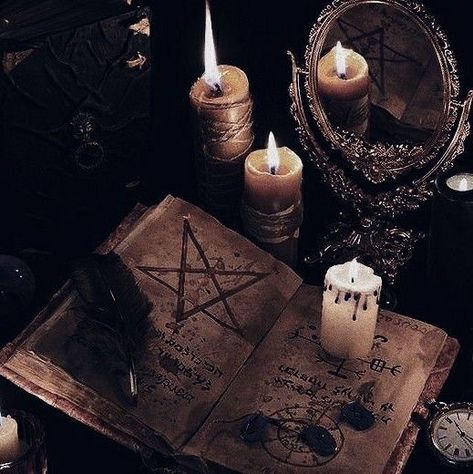 Ashlyn Character, Vampire Book, Witch Core, Yennefer Of Vengerberg, Dark Witch, Magic Aesthetic, Gothic Aesthetic, Season Of The Witch, Images Esthétiques