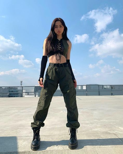 Anna Dinh on Instagram: “It’s me Kim Possible 😏” Kim Possible Outfits Aesthetic, Kim Possible Outfits Style, Kim Possible Outfit, Dark Outfit, Kim Possible, Dark Outfits, Fashion Board, Cosplay Outfits, Summer 2023