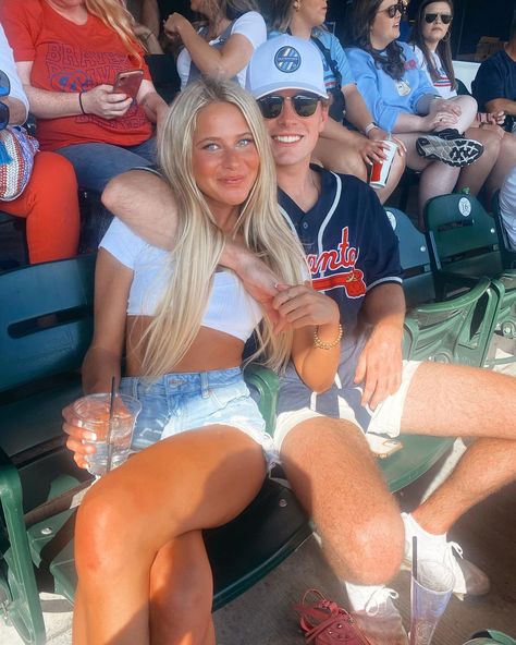 Braves Game Outfit, Baseball Couples, College Couples, Outfit Couple, Braves Game, Football Couples, Country Couples, Game Outfit, Teenage Love