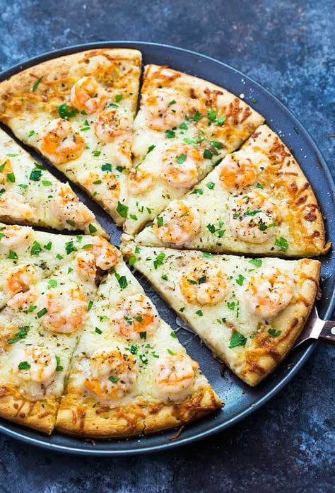 Shrimp Scampi Pizza - Everything you love about shrimp scampi in a cheesy pizza in under 30 minutes! Shrimp Scampi Pizza, Scampi Pizza, Seafood Pizza Recipes, Shrimp Pizza, Seafood Pizza, Pizza Vegana, Cheesy Pizza, Shrimp Scampi Recipe, Scampi Recipe