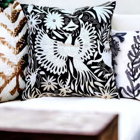 ArteOtomi - Etsy Canada Chic Beach House, Diy Interior Decor, Hygge Style, Hippie Homes, Delicate Clothes, Dish Detergent, Coastal Chic, Boho Interior, Embroidered Pillow