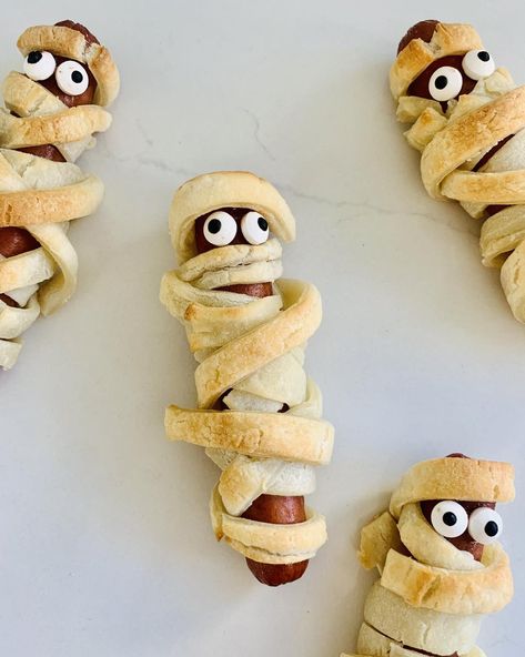 Gluten-Free Mummy Dogs are easy to make with store-bought @sweetlorens or @scharglutenfree puff pastry! Get the recipe: https://www.goglutenfreely.com/halloween-gluten-free-mummy-hot-dogs/ #glutenfreehalloween #glutenfreepuffpastrysheets #glutenfreepuffpastry Mummy Hot Dogs, Gluten Free Halloween, Mummy Dogs, Gluten Free Puff Pastry, Puff Pastry Sheets, Puff Pastry, The Recipe, Hot Dogs, Pastry