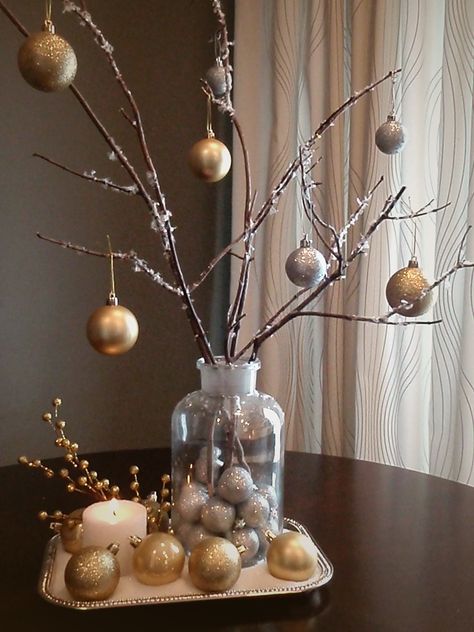 Ultimate bang for your bucks. Idea for beautiful gilded winter arrangement made with supplies from dollar store - and (free) branches from your backyard! Simple Christmas Decorations, Julkransar Diy, Recycled Christmas Decorations, Dollar Store Christmas Decorations, Driftwood Christmas Tree, Centerpiece Christmas, Winter Decorations, Dekor Diy, Dollar Store Christmas