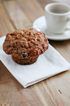 Morning Glory Muffin recipe from Macrina Bakery in Seattle. I made these and they turned out wonderfully. Recipe said to bake 40 minutes, but mine were done at 30. Morning Glory Muffin, Morning Glory Muffins Recipe, Apple Muffin, Nutella Muffin, Muffins Blueberry, Glory Muffins, Morning Glory Muffins, Donut Muffins, Muffin Bread