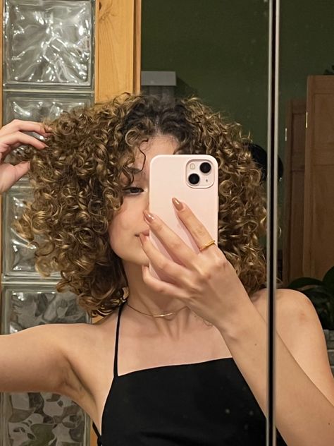 3b Curly Bob Haircut, Light Brown Short Curly Hair, Wolfcut On Curly Hair, Short 3b Curly Haircuts, Short 3c Hair, Hombre Hair, Hidden Hair Color, Short Permed Hair, Shoulder Length Curly Hair