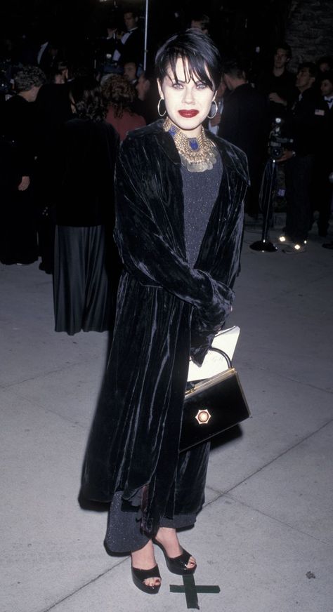 Here’s What The Oscars Red Carpet Looked Like 20 Years Ago - MTV 90s Goth Fashion, Fairuza Balk, Oscars Red Carpet, 90s Goth, The Oscars, Goth Aesthetic, Punk Goth, Goth Outfits, Dark Fashion