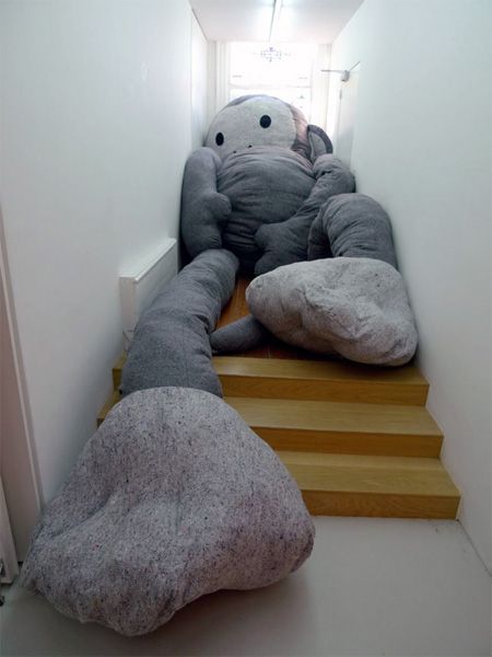 Giant Stuffed Animals Florentijn Hofman, Chihiro Cosplay, Big Stuffed Animal, Giant Stuffed Animals, Weird Toys, Ghost In The Machine, Exhibition Art, Baby Diy, Sock Monkey